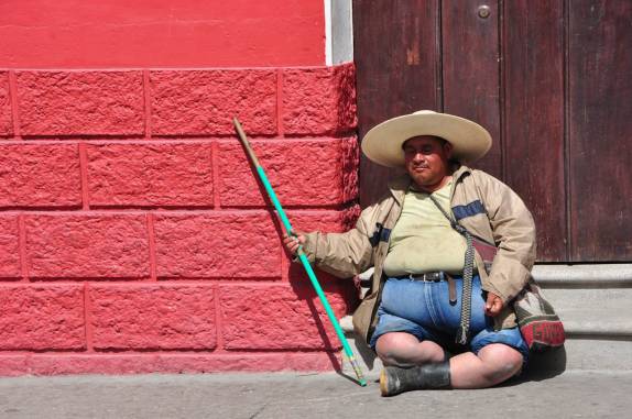 Banho de sol na manhã do primeiro dia do ano em Antigua, na Guatemala